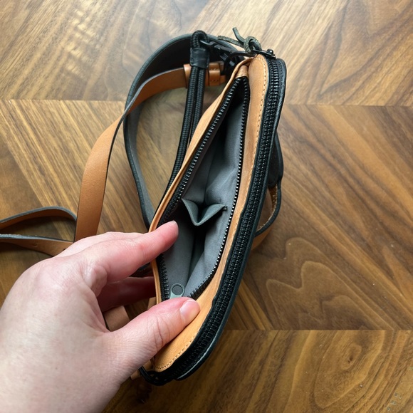 Moment Leather Crossbody Wallet - Picture 8 of 10